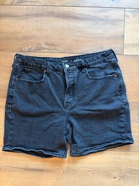 Old Navy High-Rise OG Straight Black Denim Shorts size 16